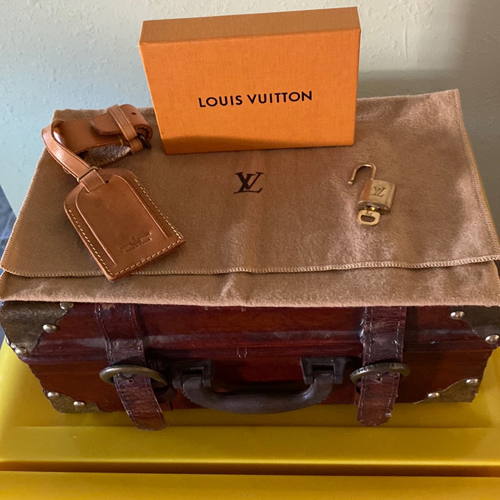 Authentic Louis Vuitton Dust Bag/Luggage Tag Poignet/Lock And Key